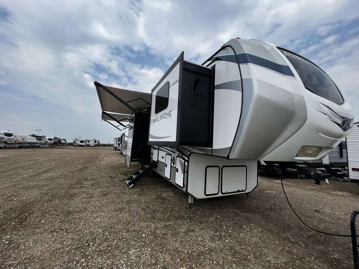 NEW 2023 KEYSTONE AVALANCHE 360FL