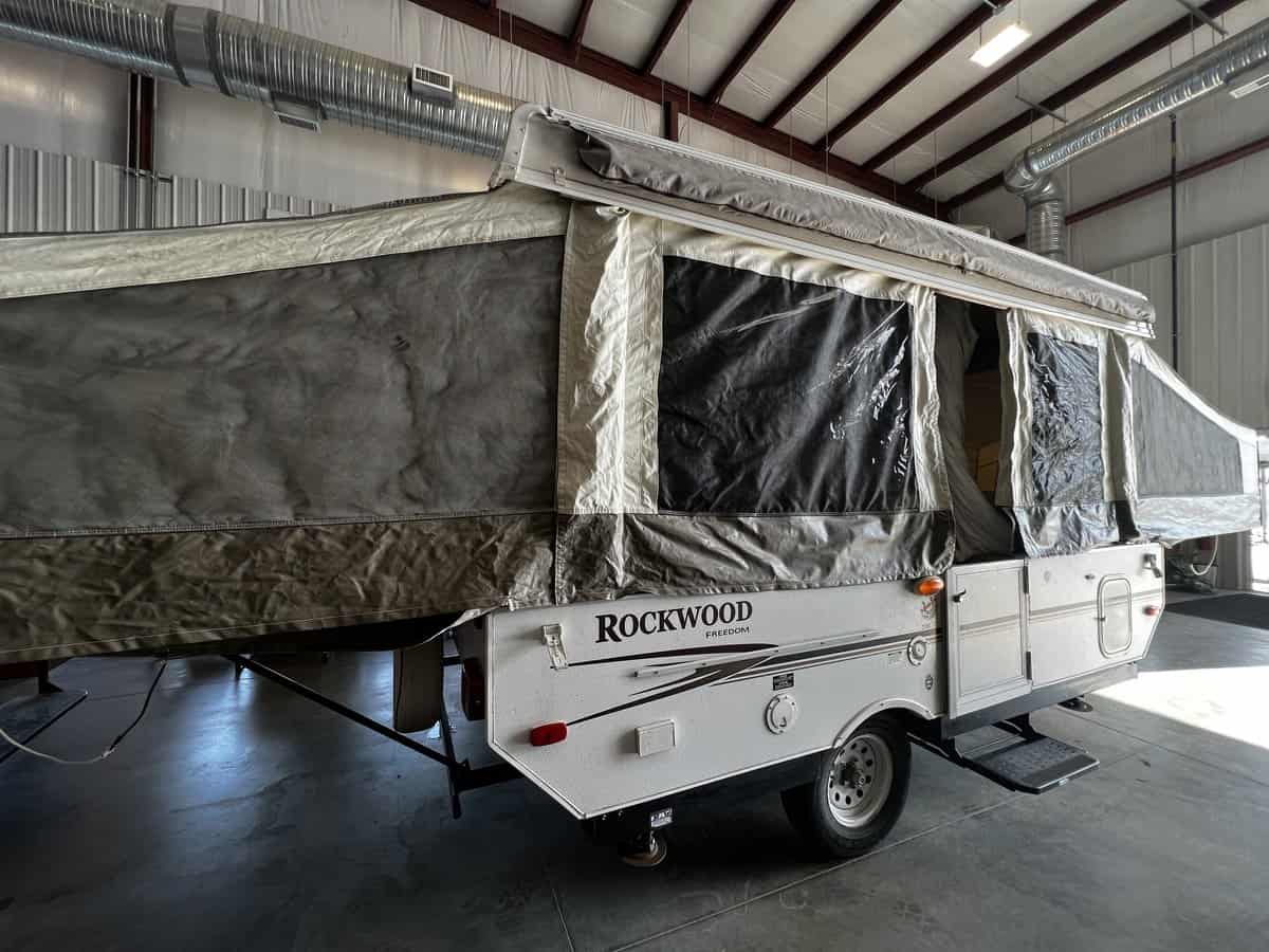 USED 2006 Forest River ROCKWOOD 2318G