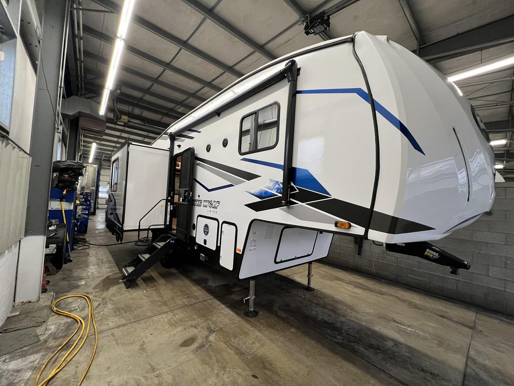 Arctic Wolf 27SGS 5th Wheel