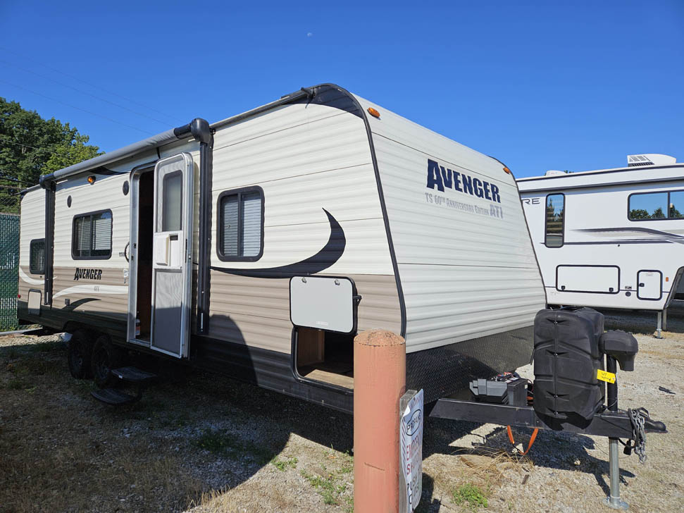 Used 2016 Prime Time Avenger 26BH