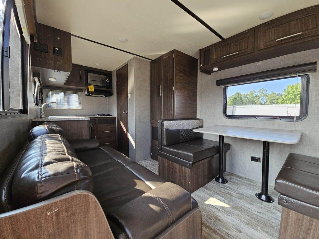 2025年激安 Camper Zinger Used for Streetsboro | RV Seasons All at Sale ワイン