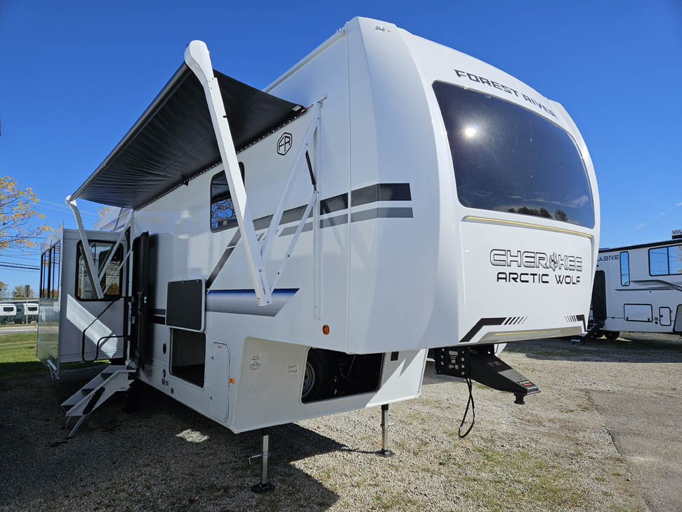 2026 Forest River Cherokee Arctic Wolf 3250SUITE 5th Wheel - All Seasons RV