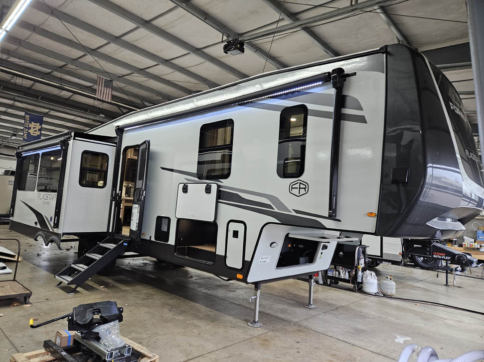 Flagstaff Classic 371RK 5th Wheel