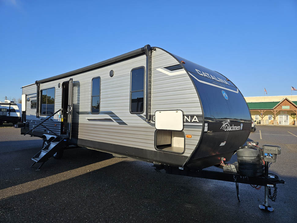 Used 2024 Coachmen Catalina Legacy Edition 303RKDS Travel Trailer
