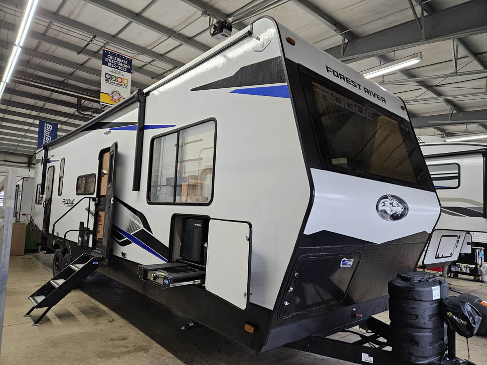 Rogue Armored 32L132 Toy Hauler Trailer
