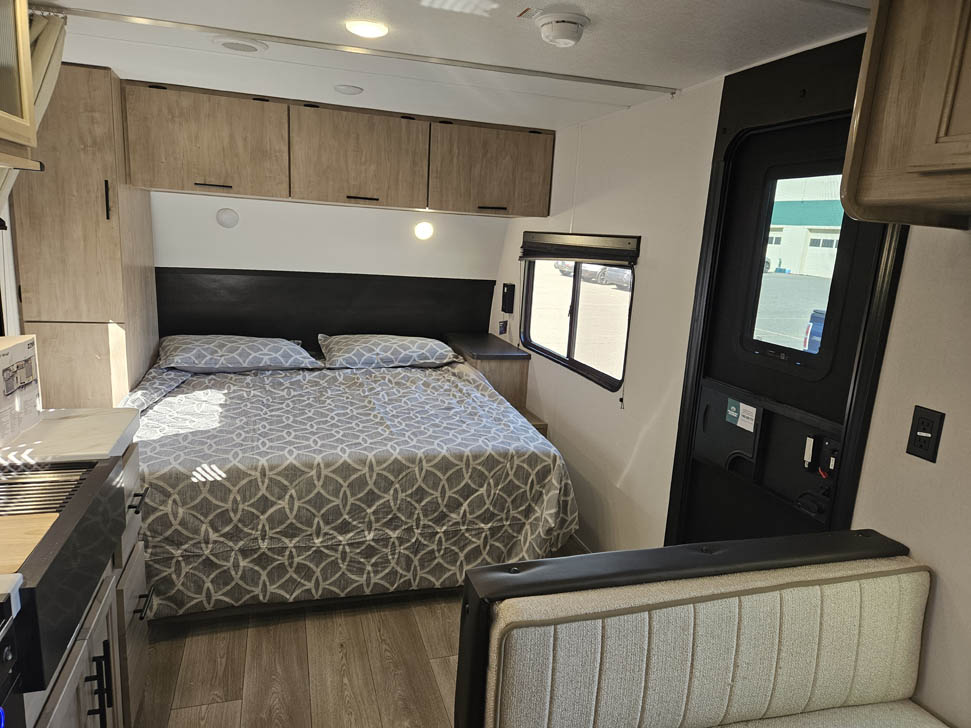 雪丸ページ 2027 Cherokee Grey Wolf 22MKSE Travel Trailer with Bunks for Sale