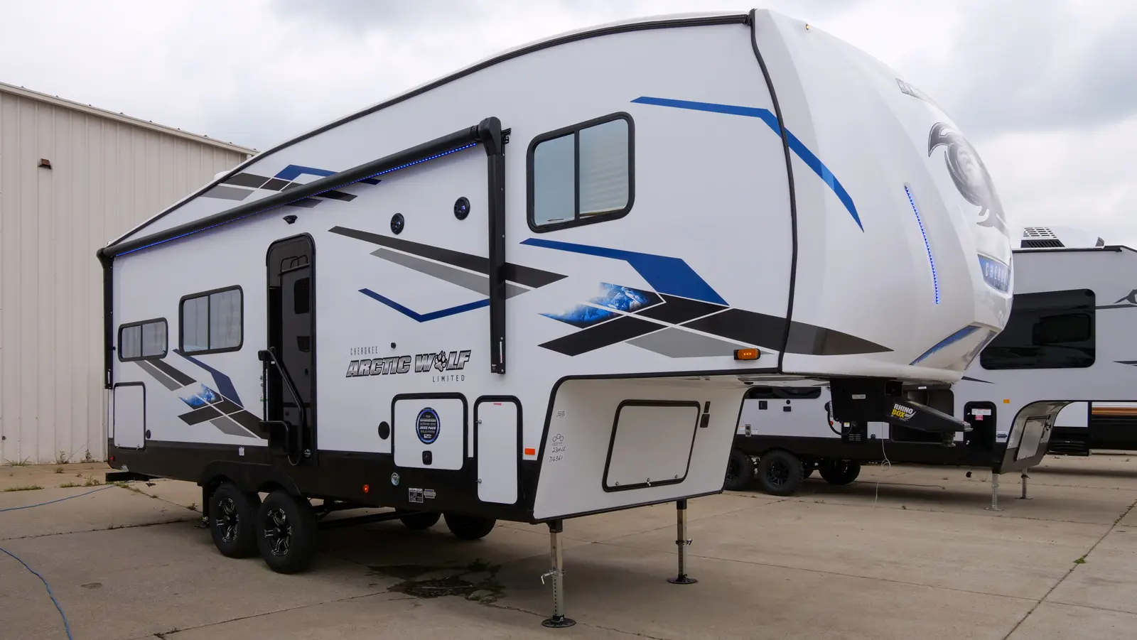 Arctic Wolf 23MLE 5th Wheel