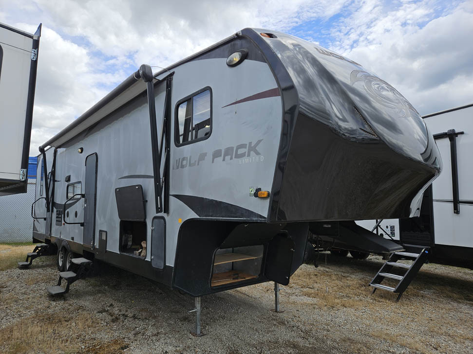 Used 2015 Cherokee Wolf Pack 315WP Toy Hauler 5th Wheel - All Seasons RV