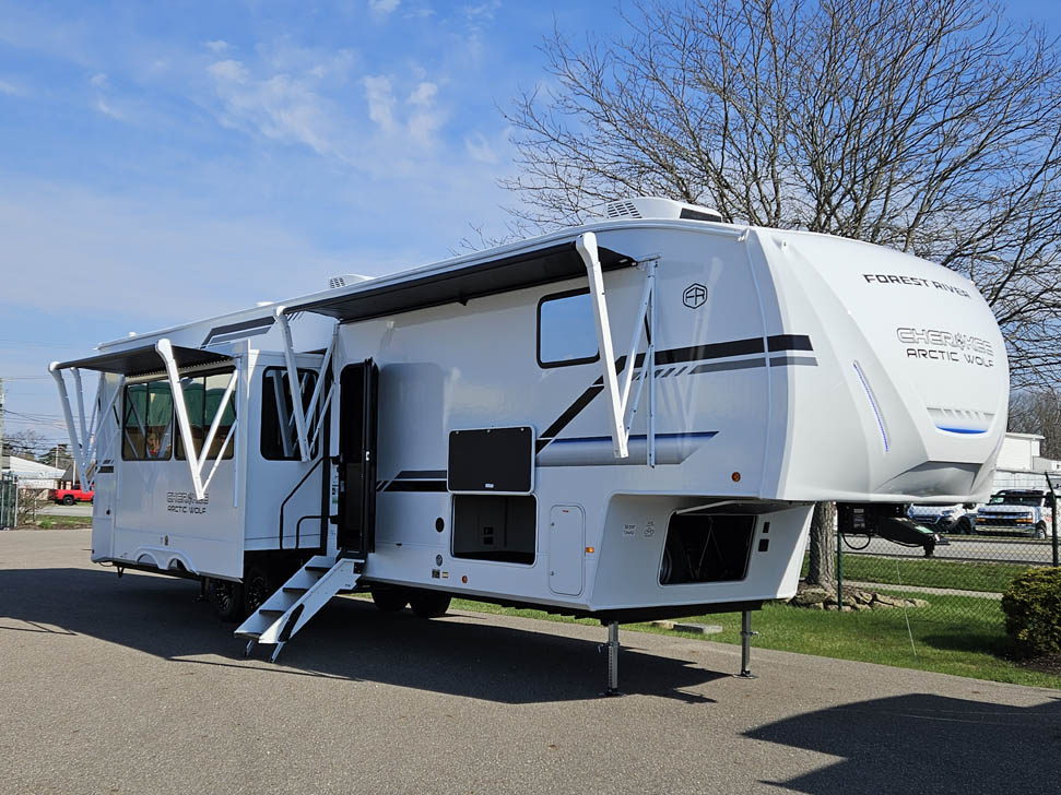 2026 Cherokee Arctic Wolf 38DST 5th Wheel with 2 Bedrooms and a Loft - All Seasons RV