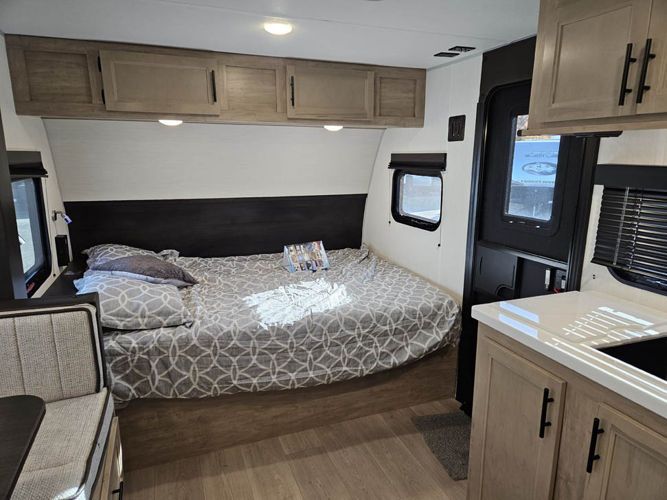 「RT-96906」ページ 2026 Cherokee Alpha Wolf 33BH Bunkhouse Travel Trailer with