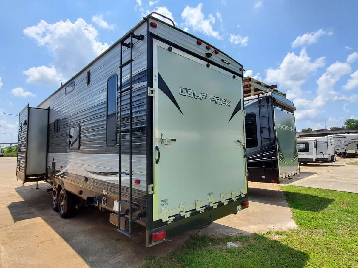 USED 2018 FOREST RIVER CHEROKEE WOLF PACK 325PACK13 | Bossier City, LA 2018 Forest River Cherokee Wolf Pack 325pack13