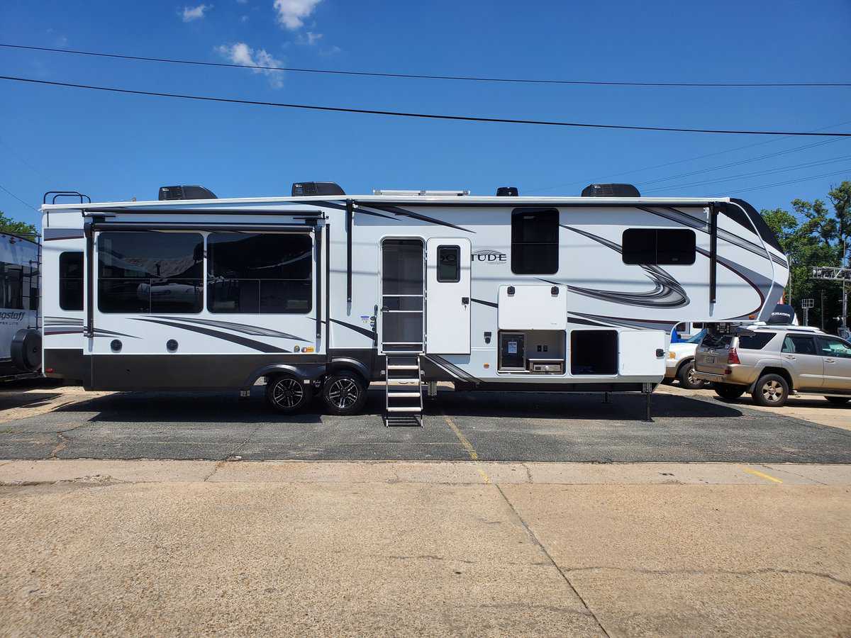 NEW 2023 Grand Design Solitude 378MBSR Bossier City, LA