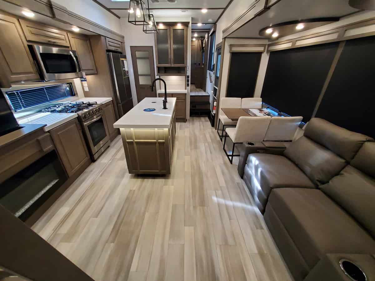 NEW 2023 Grand Design Solitude 391DLR Bossier City, LA