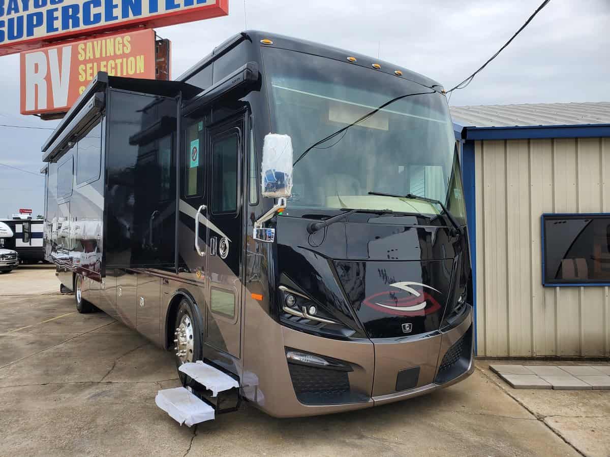 NEW 2023 Tiffin Motorhomes Phaeton 40IH - Bayou Outdoor Supercenter