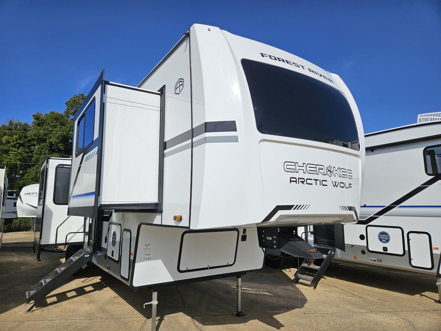 2025 FOREST RIVER Cherokee Arctic Wolf Suite 3950 - Bayou Outdoor Supercenter