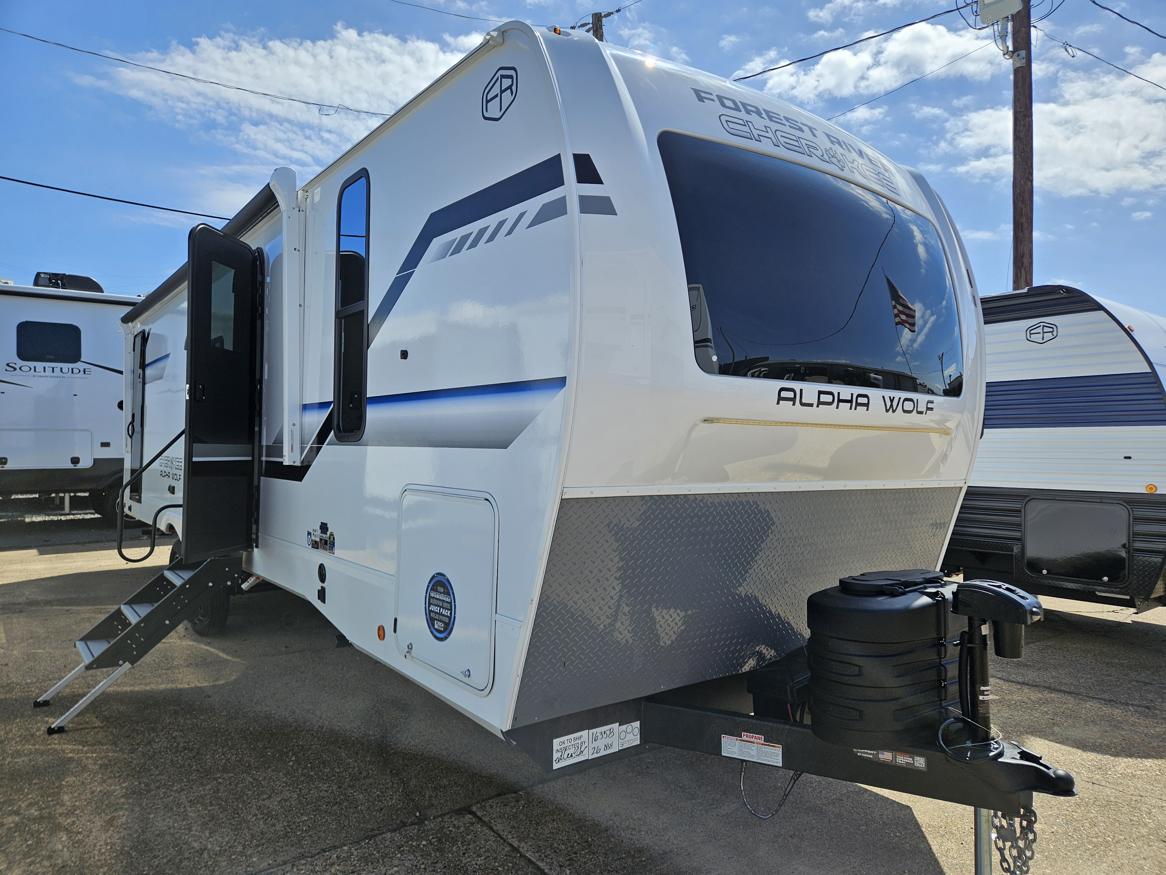 2026 FOREST RIVER Cherokee Alpha Wolf 26DBH-L - Bayou Outdoor Supercenter