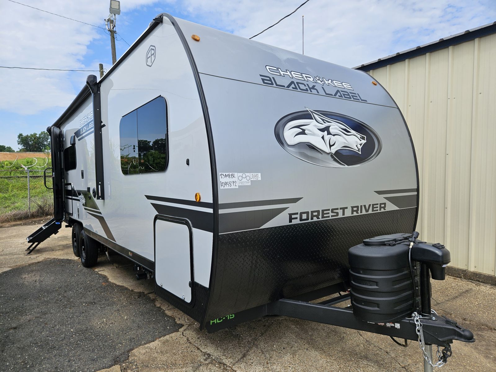 2026 FOREST RIVER Cherokee Grey Wolf Black Label 23MKBL - Bayou Outdoor Supercenter