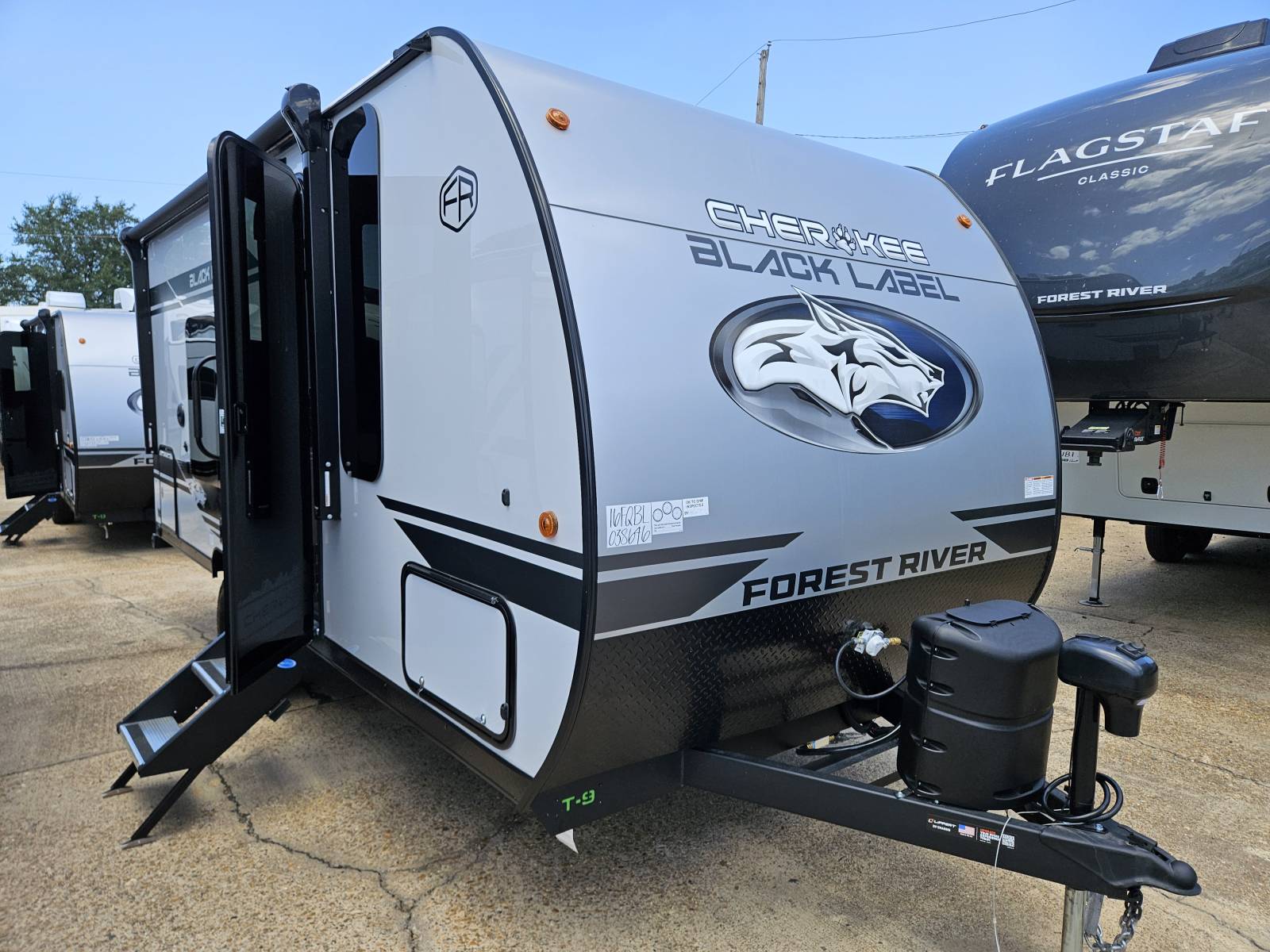 2026 FOREST RIVER Cherokee Wolf Pup Black Label 16FQBLW - Bayou Outdoor Supercenter