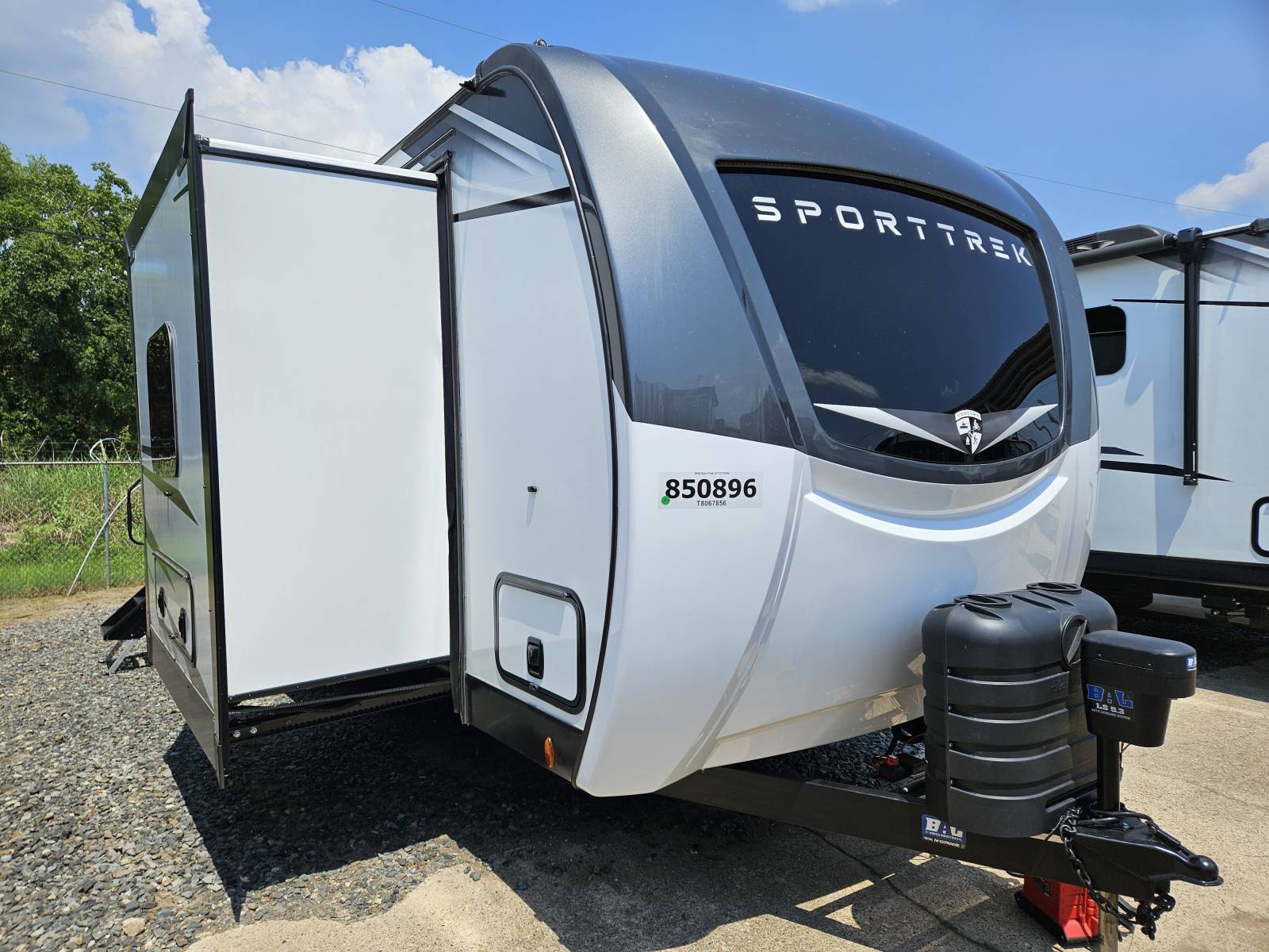 2026 VENTURE RV Sporttrek Touring Edition 272VRK - Bayou Outdoor Supercenter