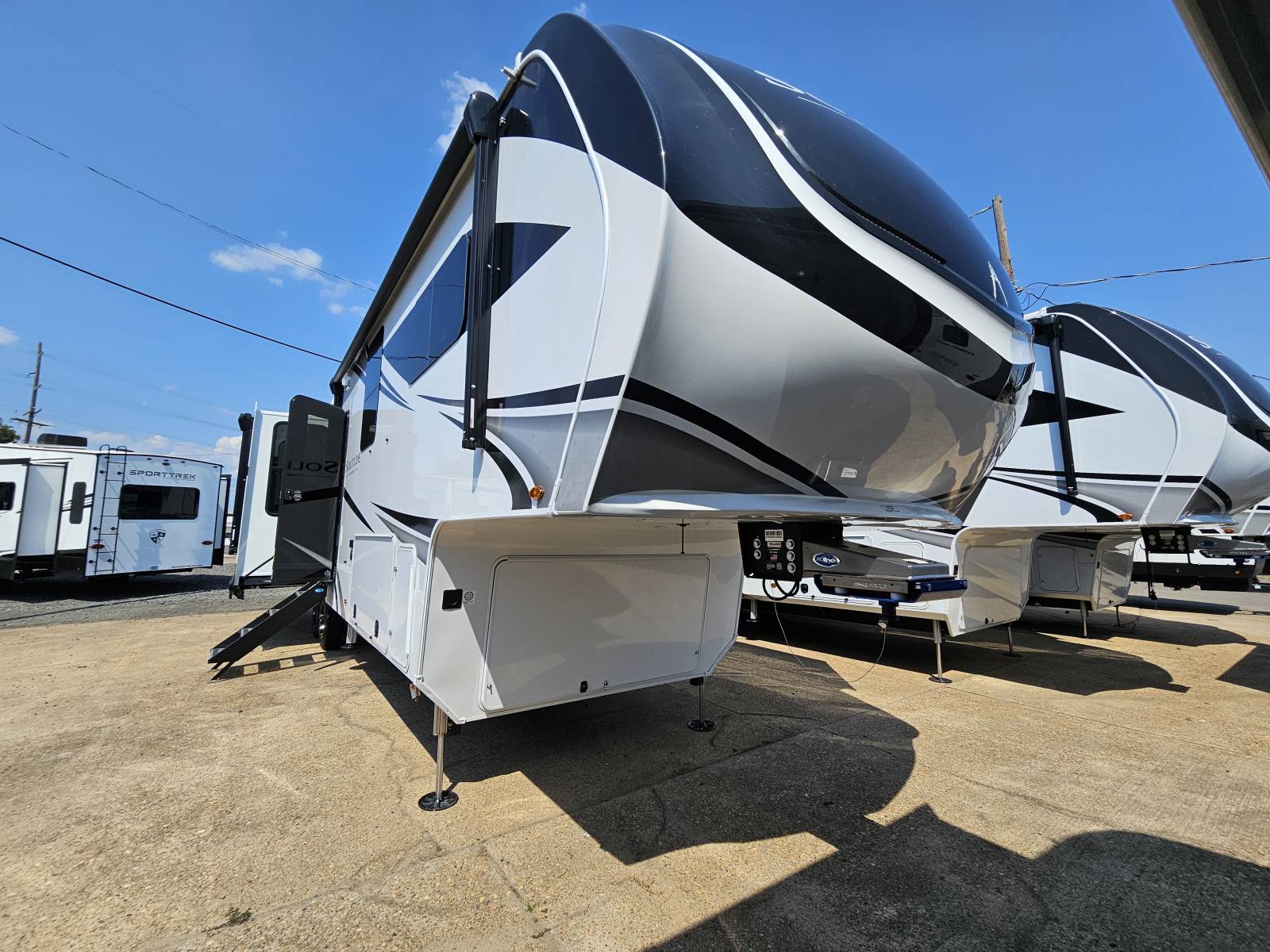 2026 GRAND DESIGN Solitude 370DV - Bayou Outdoor Supercenter