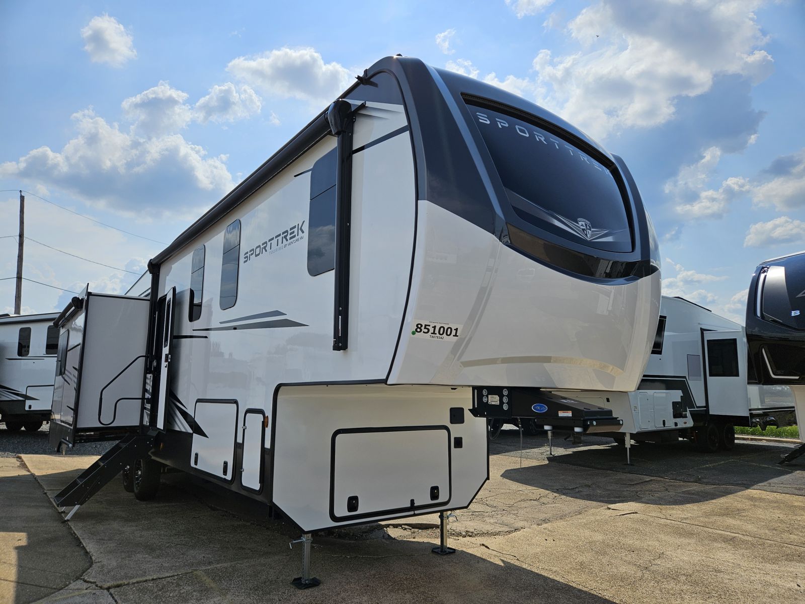 2026 VENTURE RV Sporttrek Touring Edition 353VRK - Bayou Outdoor Supercenter
