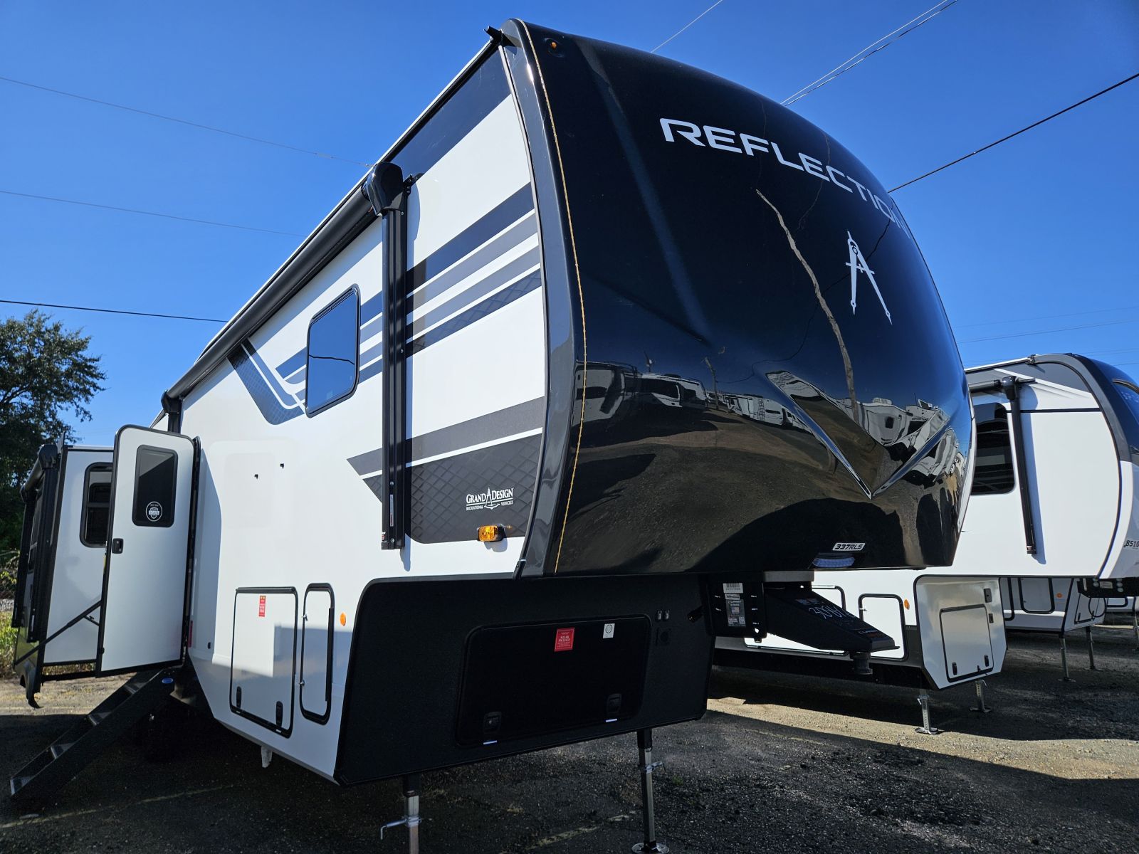 2026 GRAND DESIGN Reflection 337RLS - Bayou Outdoor Supercenter