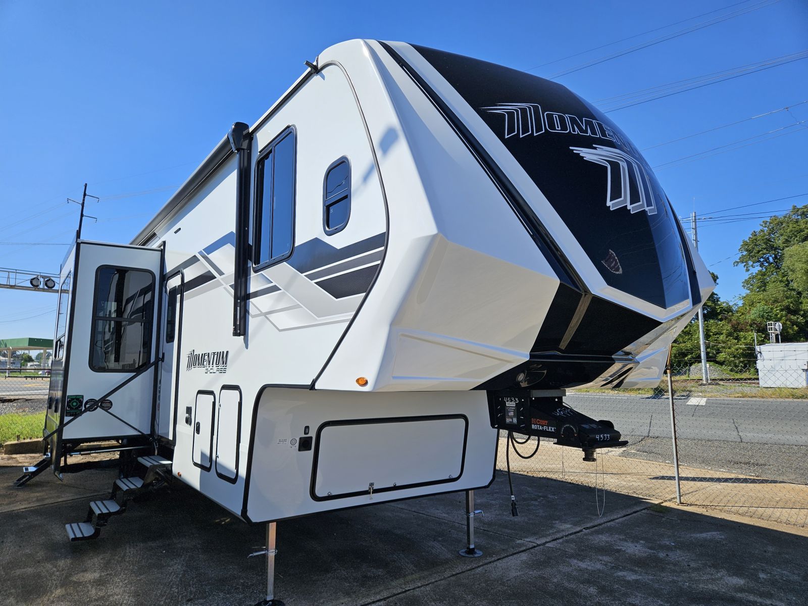 2026 GRAND DESIGN Momentum G-Class 320G - Bayou Outdoor Supercenter