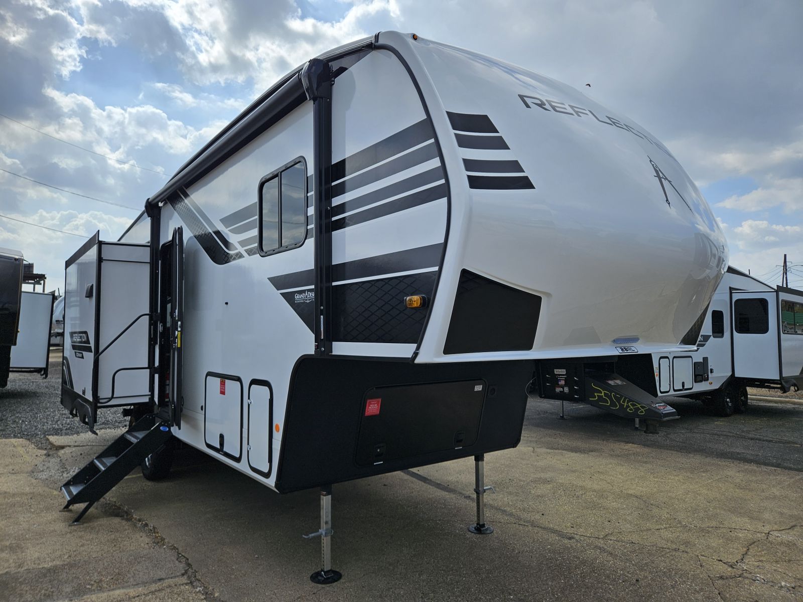 2026 GRAND DESIGN Reflection 100 Series 28RL - Bayou Outdoor Supercenter