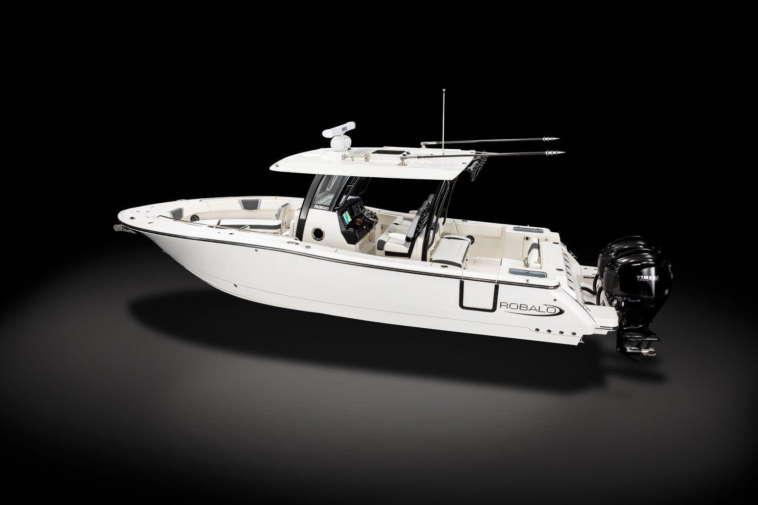NEW 2025 Robalo R300 CC