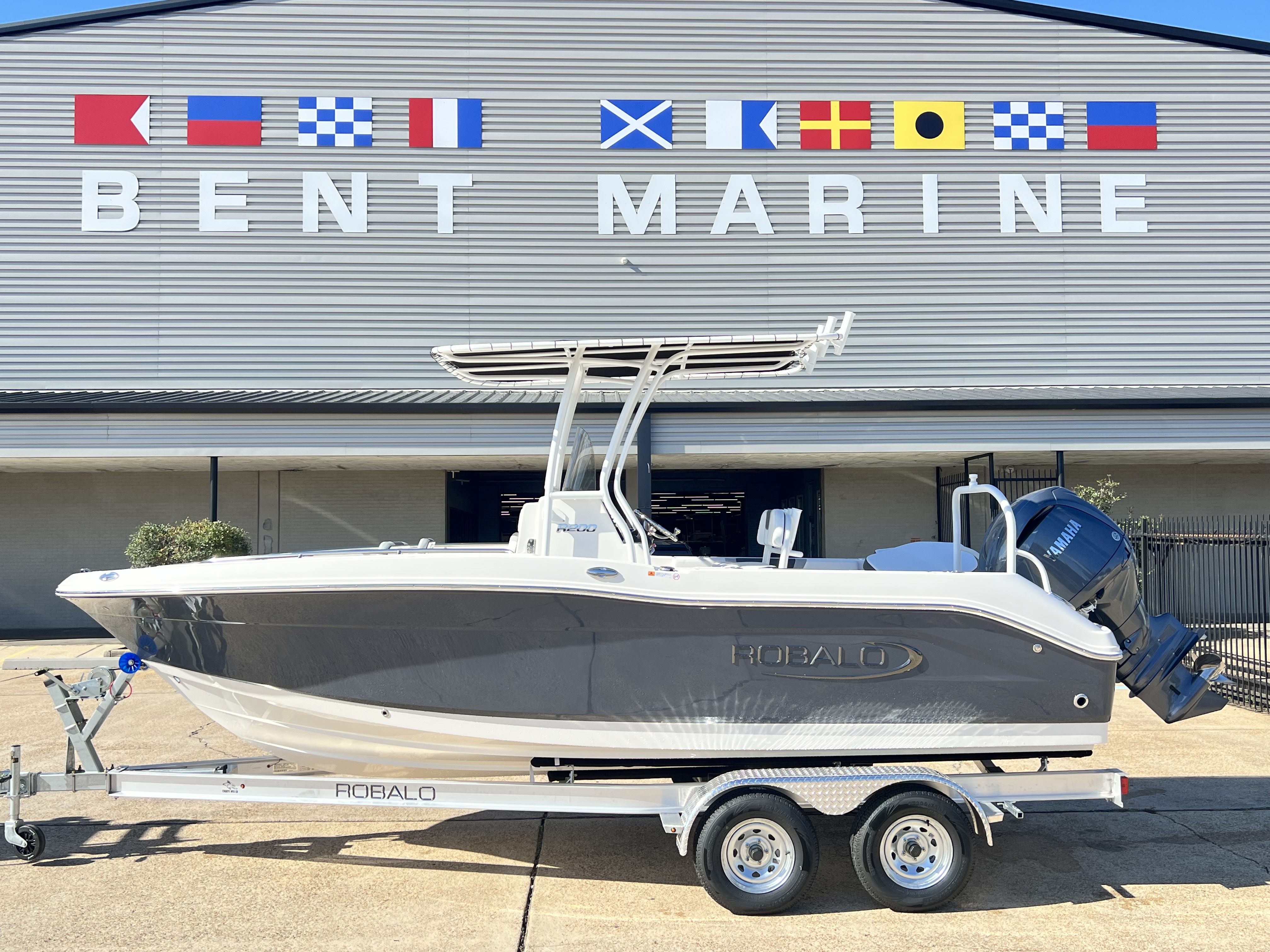 NEW 2026 Robalo R200 CENTER CONSOLE
