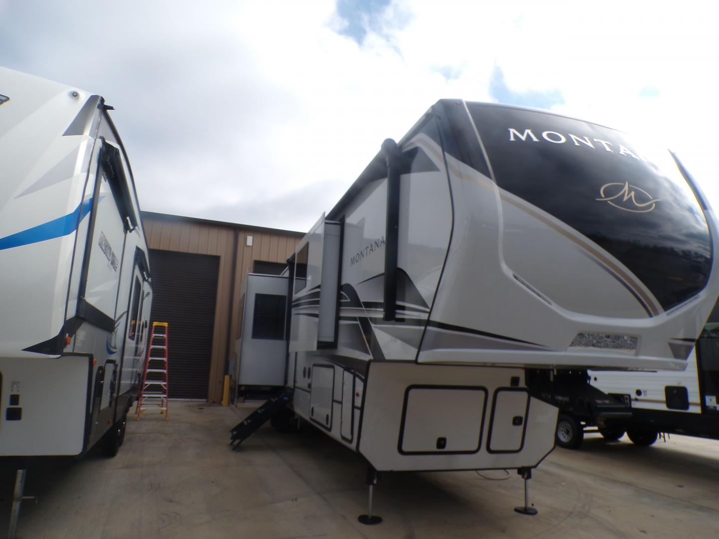 NEW 2025 KEYSTONE MONTANA 3901RK - Bent's RV