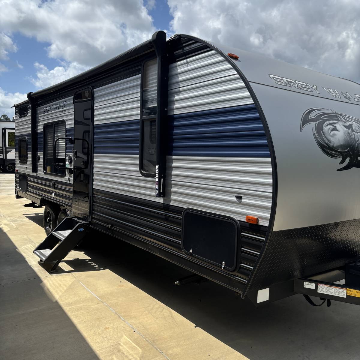 USED 2022 FOREST RIVER GREY WOLF LIMITED 26DJSE - Bent's RV
