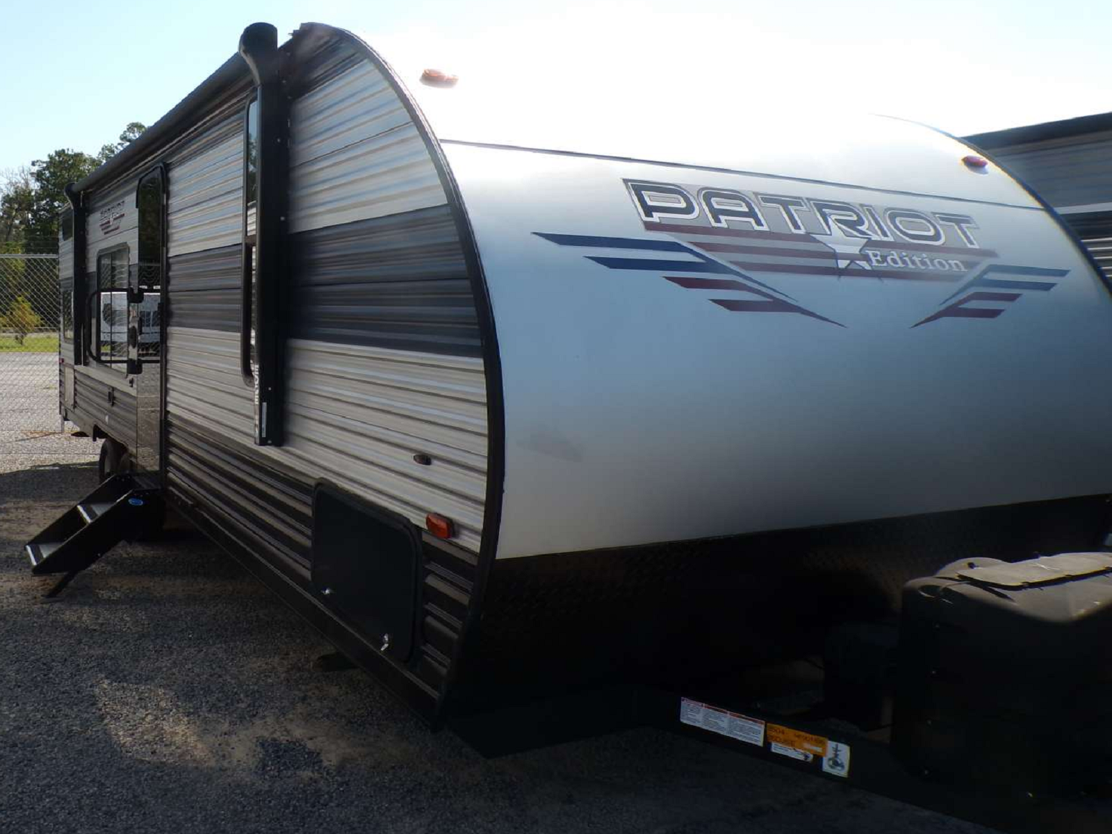 USED 2022 FOREST RIVER CHEROKEE PATRIOT EDITION 26DJSE - Bent's RV