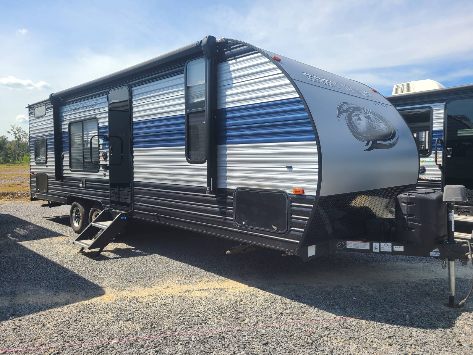 USED 2022 FOREST RIVER CHEROKEE PATRIOT EDITION 26DJSE - Bent's RV