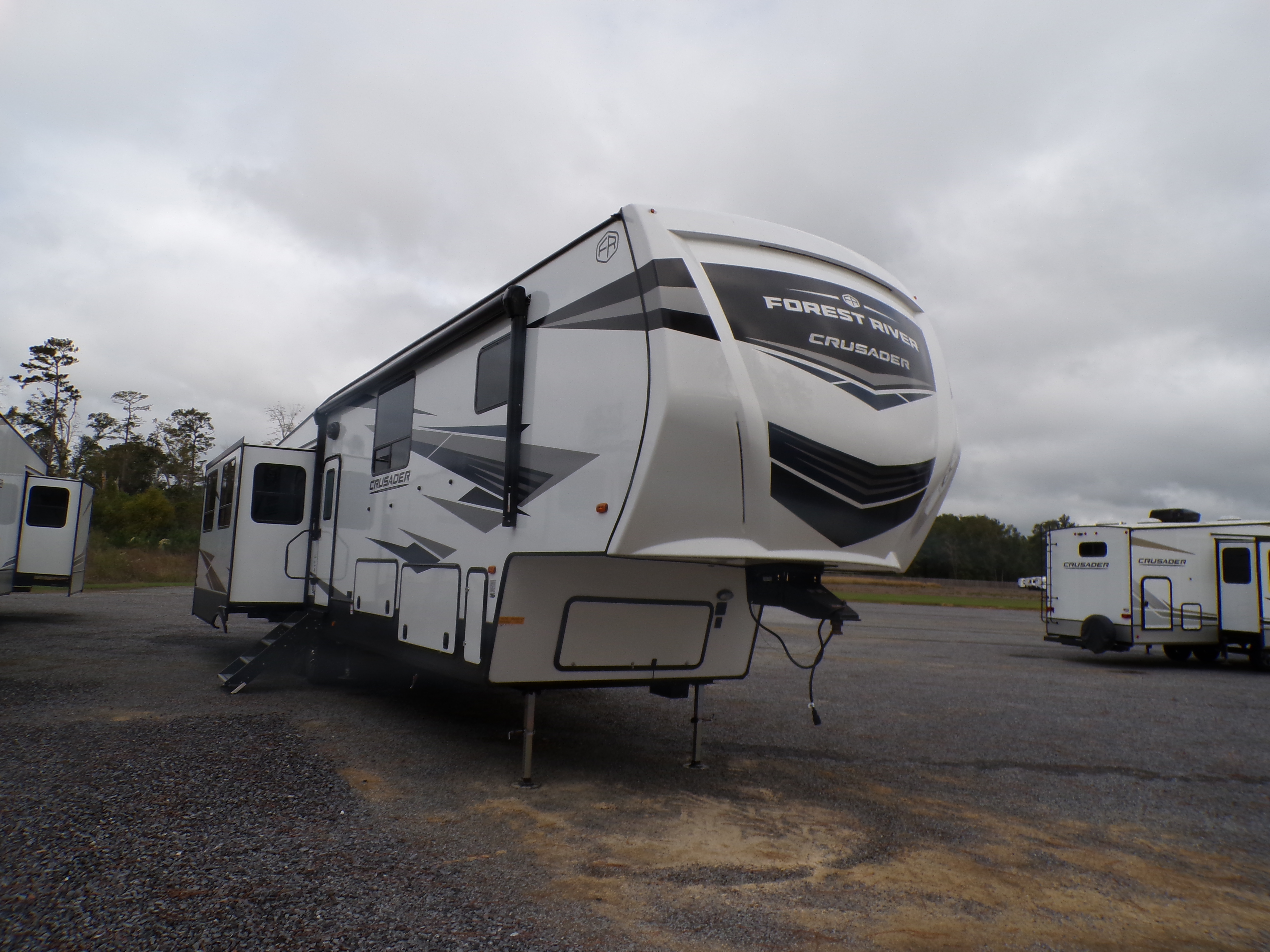 NEW 2025 PRIME TIME CRUSADER 275RDD - Bent's RV