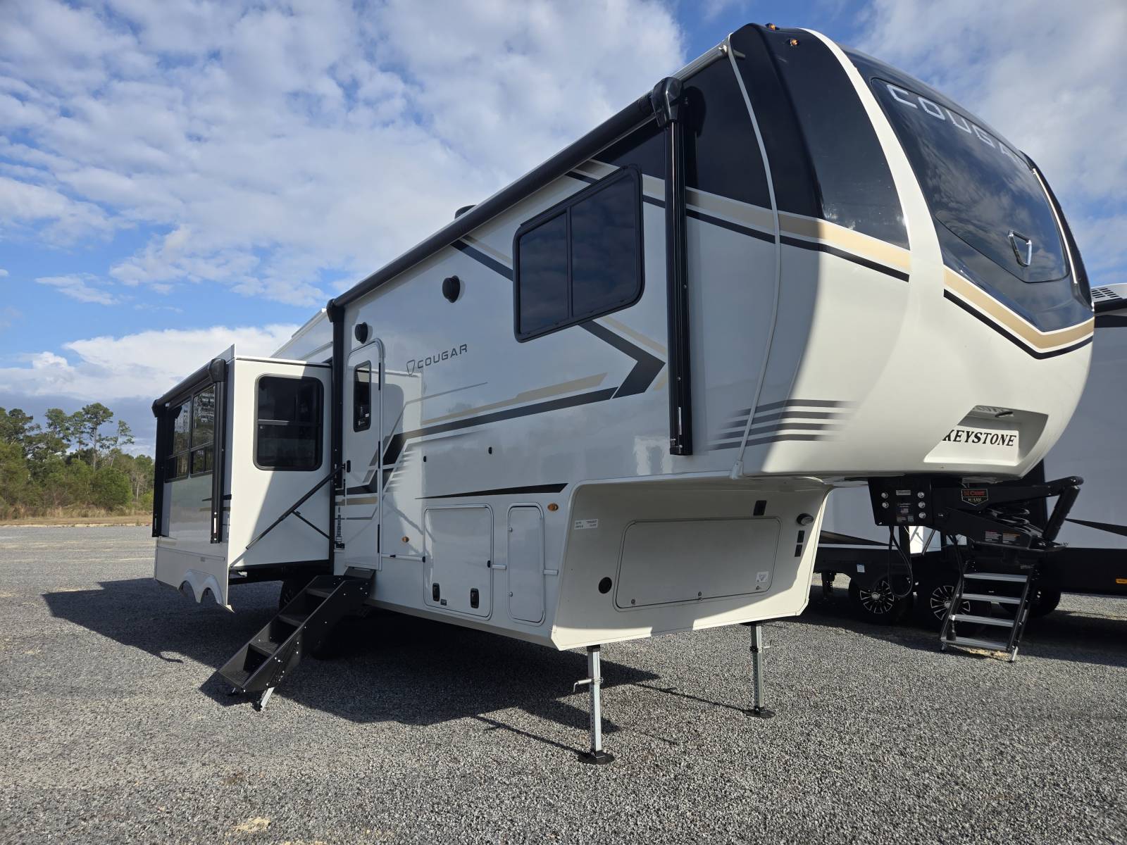 NEW 2026 KEYSTONE COUGAR 290RLS - Bent's RV