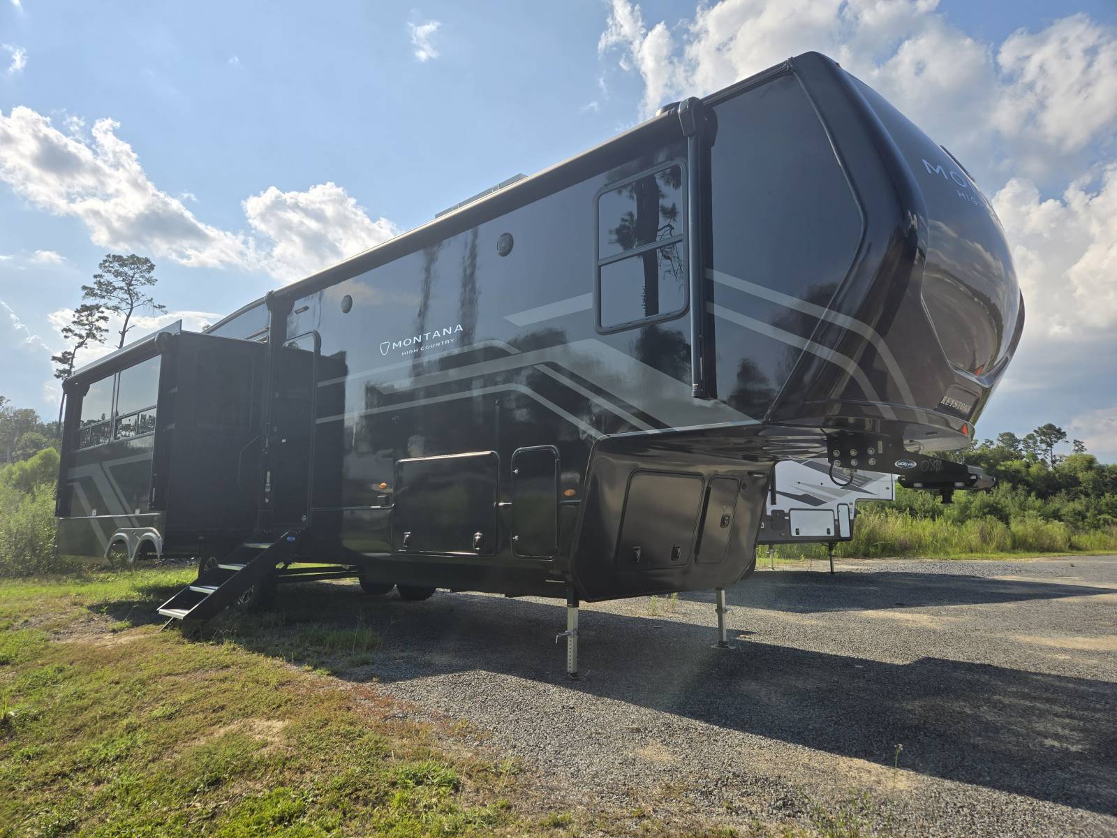 NEW 2026 KEYSTONE MONTANA HIGH COUNTRY 331RL - Bent's RV