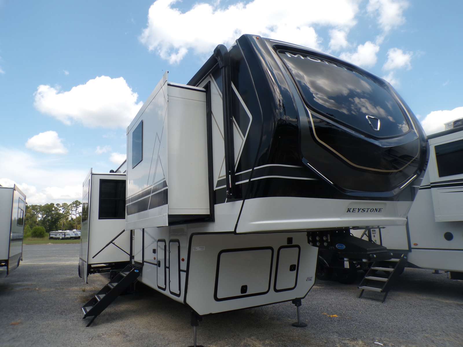 NEW 2026 KEYSTONE MONTANA 3795FK - Bent's RV