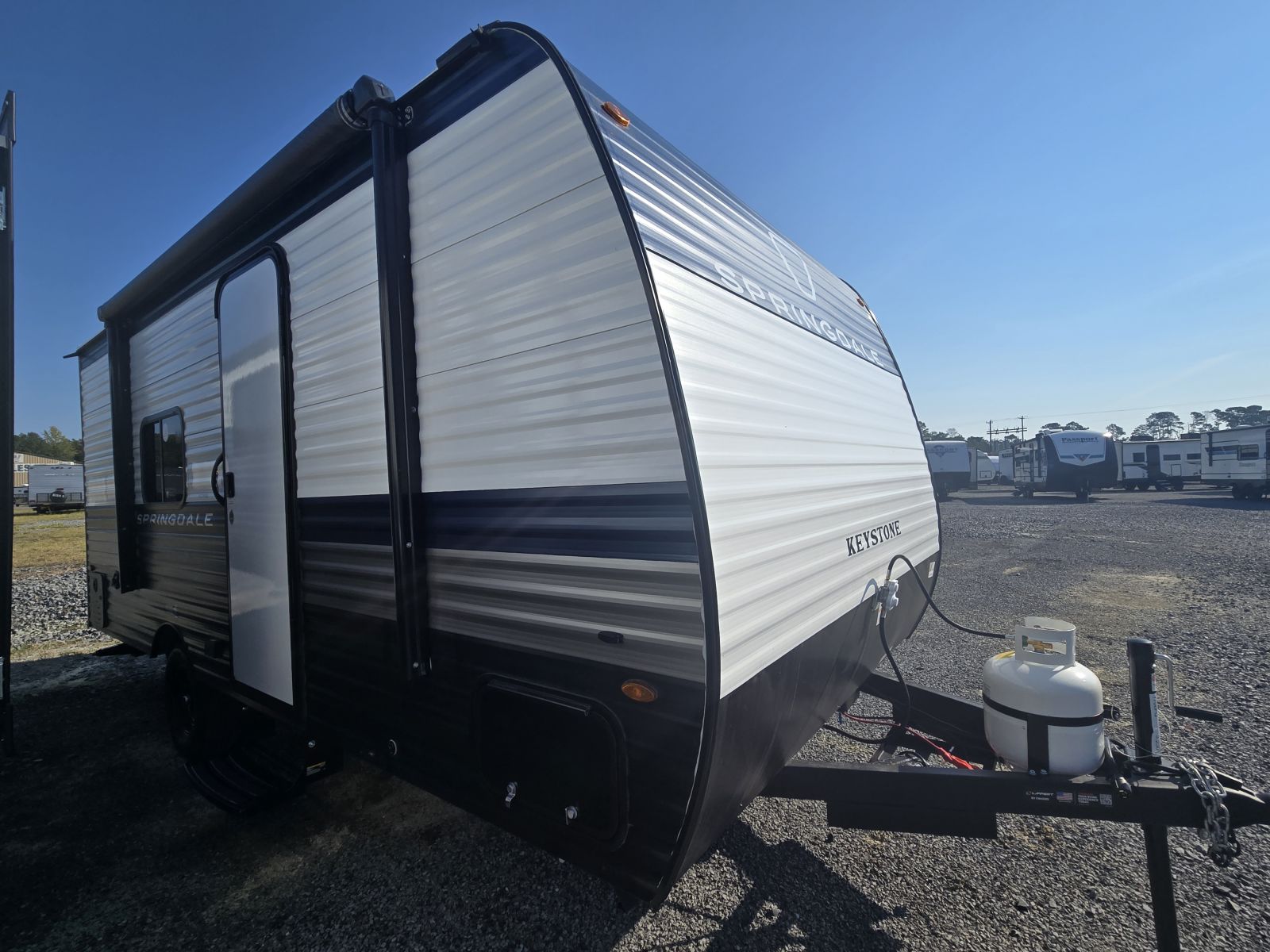 NEW 2026 KEYSTONE SPRINGDALE 1700FQ - Bent's RV