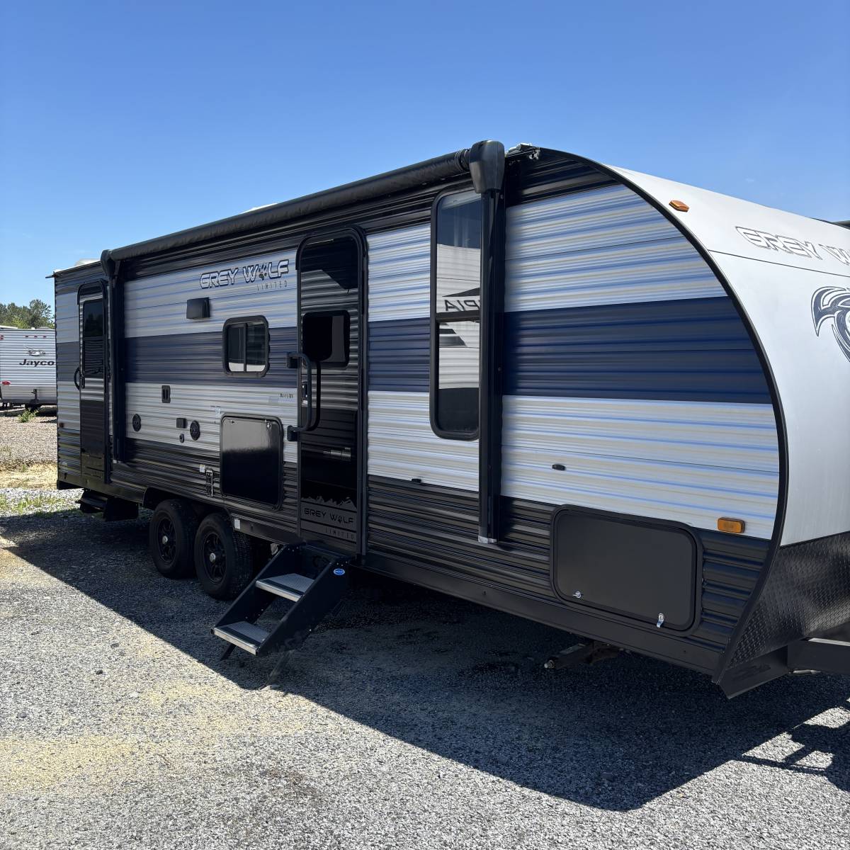 USED 2022 FOREST RIVER CHEROKEE GREY WOLF LIMITED 23DBH - Bent's RV