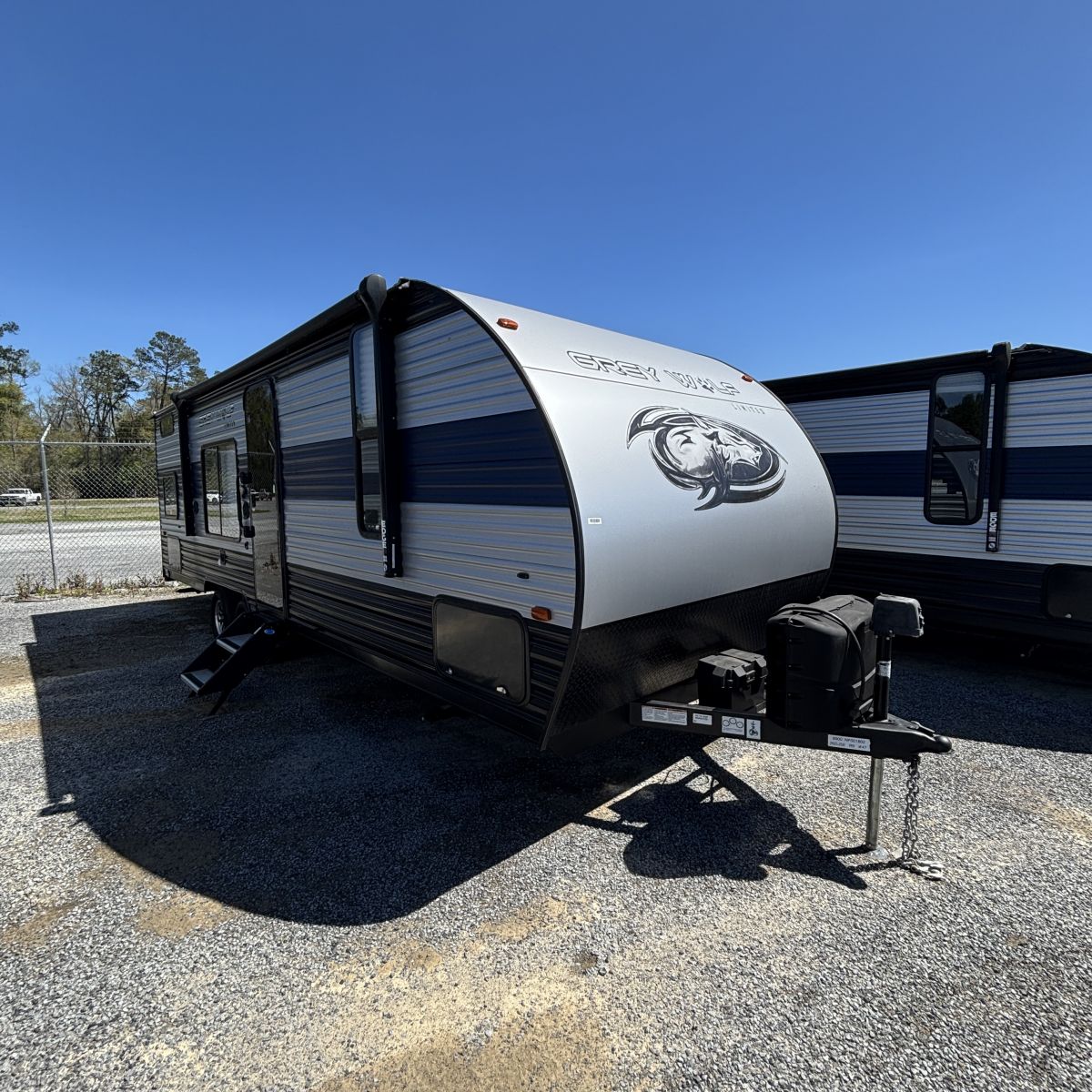 USED 2022 FOREST RIVER GREY WOLF LIMITED 26DJSE - Bent's RV