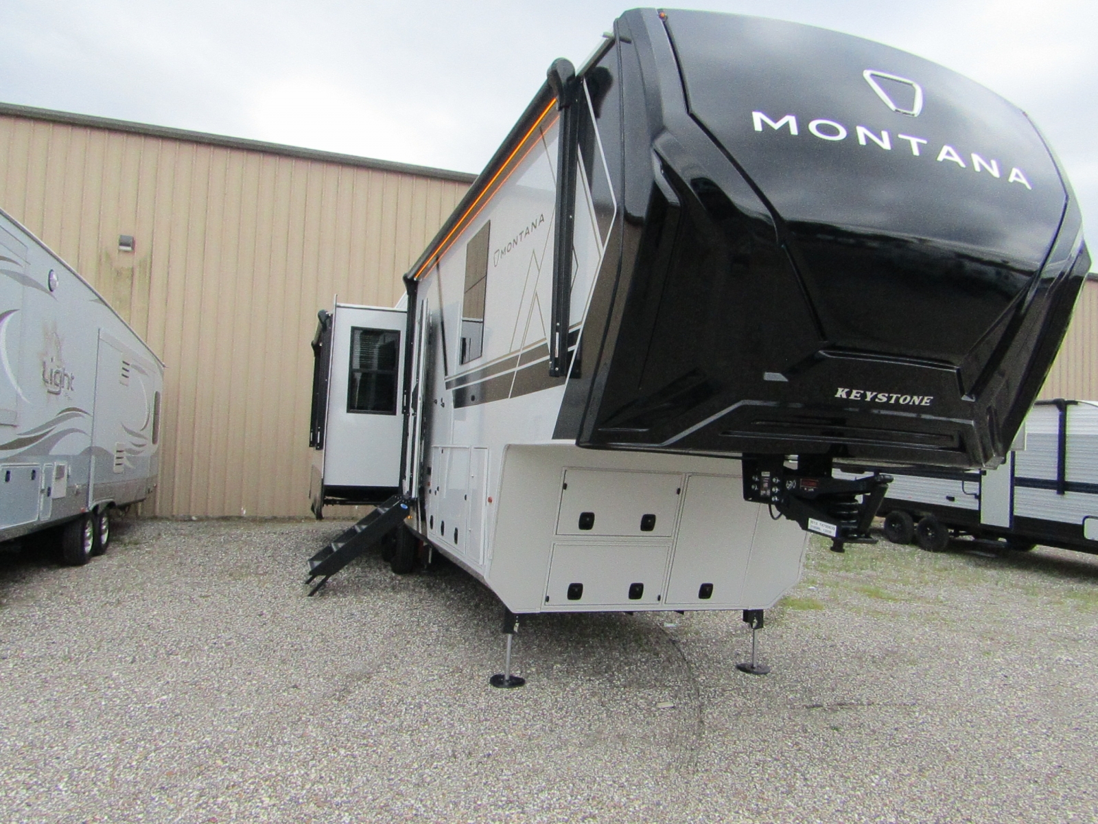 NEW 2026 KEYSTONE MONTANA 3100RL - Bent's RV