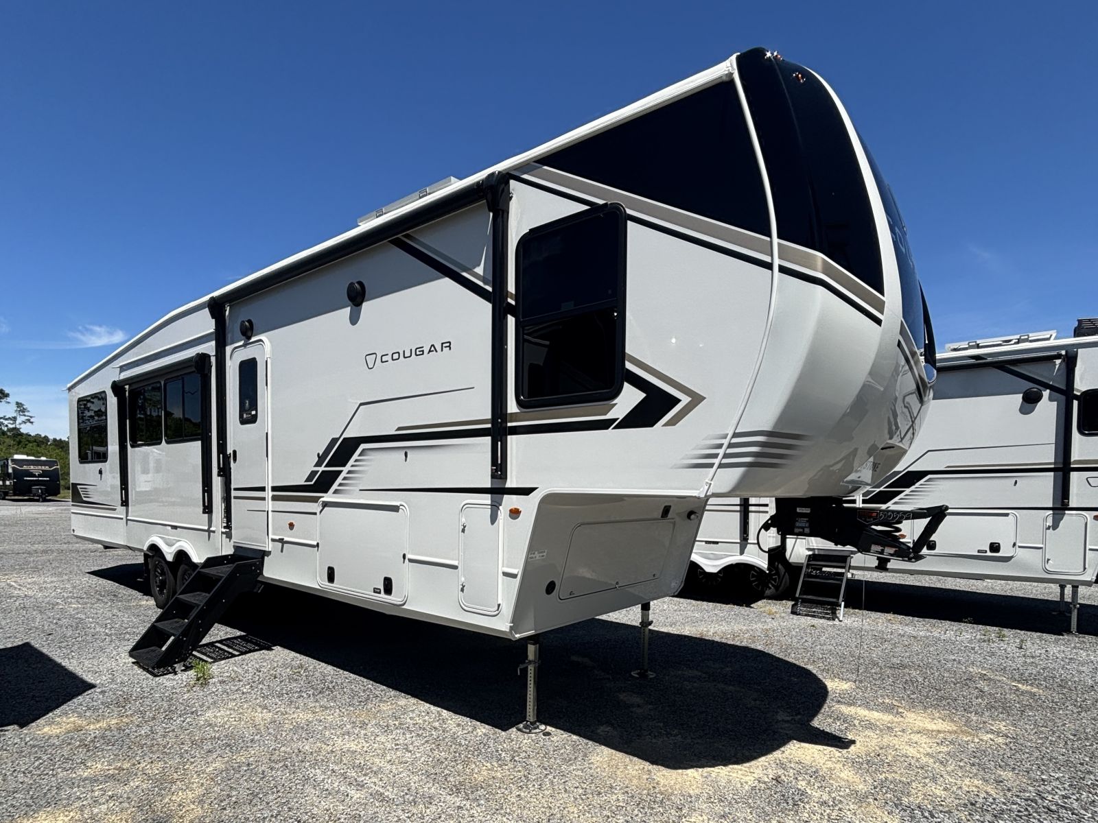 NEW 2026 KEYSTONE COUGAR 350LLK - Bent's RV