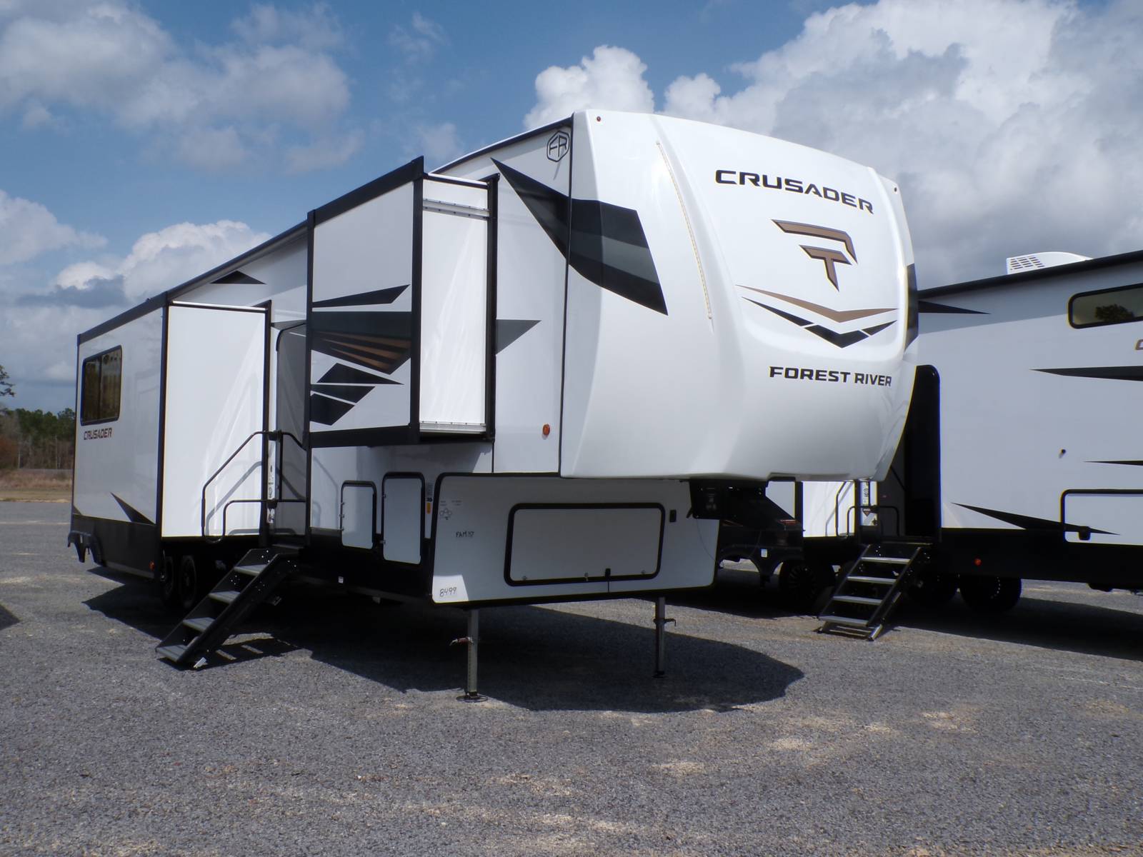 NEW 2026 PRIME TIME CRUSADER FAM37 - Bent's RV