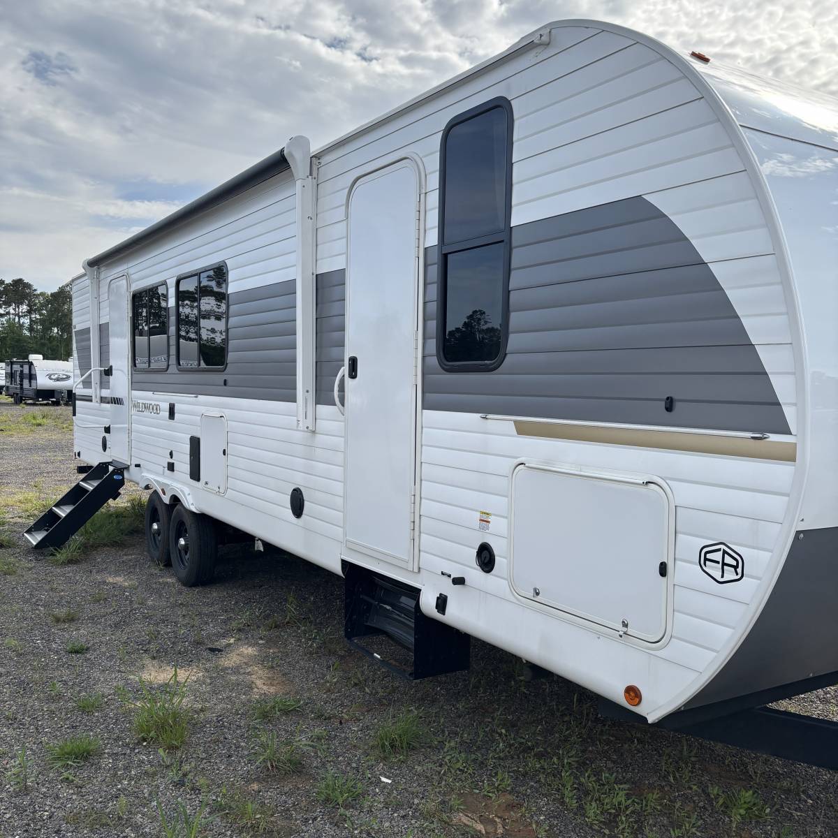 NEW 2026 FOREST RIVER WILDWOOD 300ICE - Bent's RV