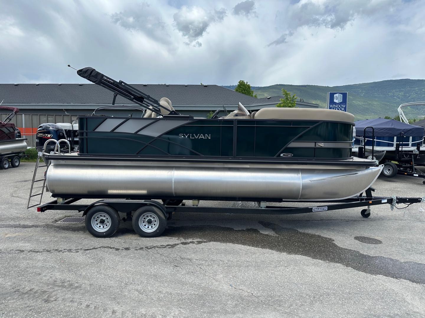 NEW 2025 SYLVAN 8520 MIRAGE PARTY FISH - Boathouse Marine