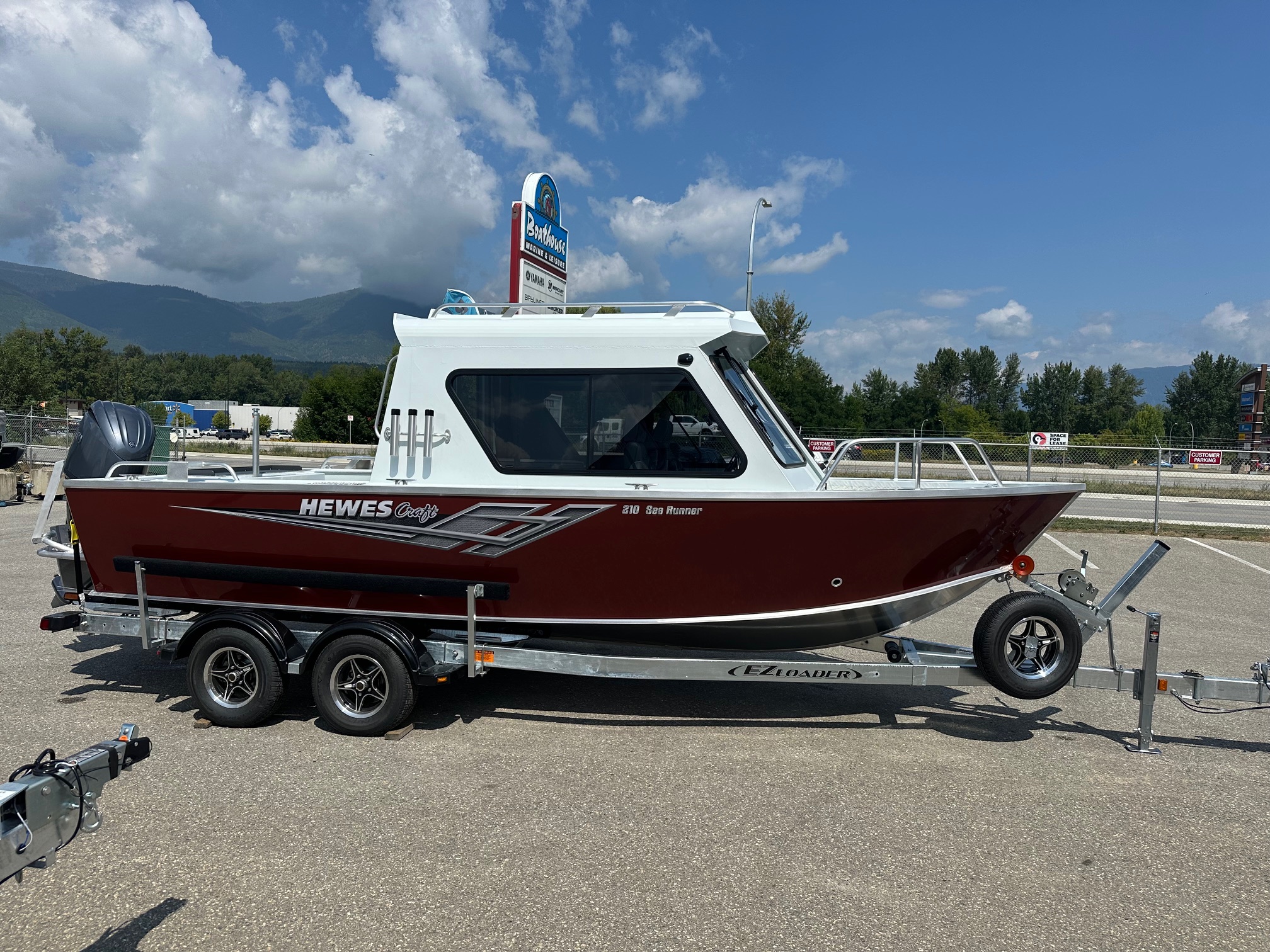 NEW 2025 HEWESCRAFT 210 SEARUNNER ET HARDTOP BULKHEAD DOOR - Boathouse Marine