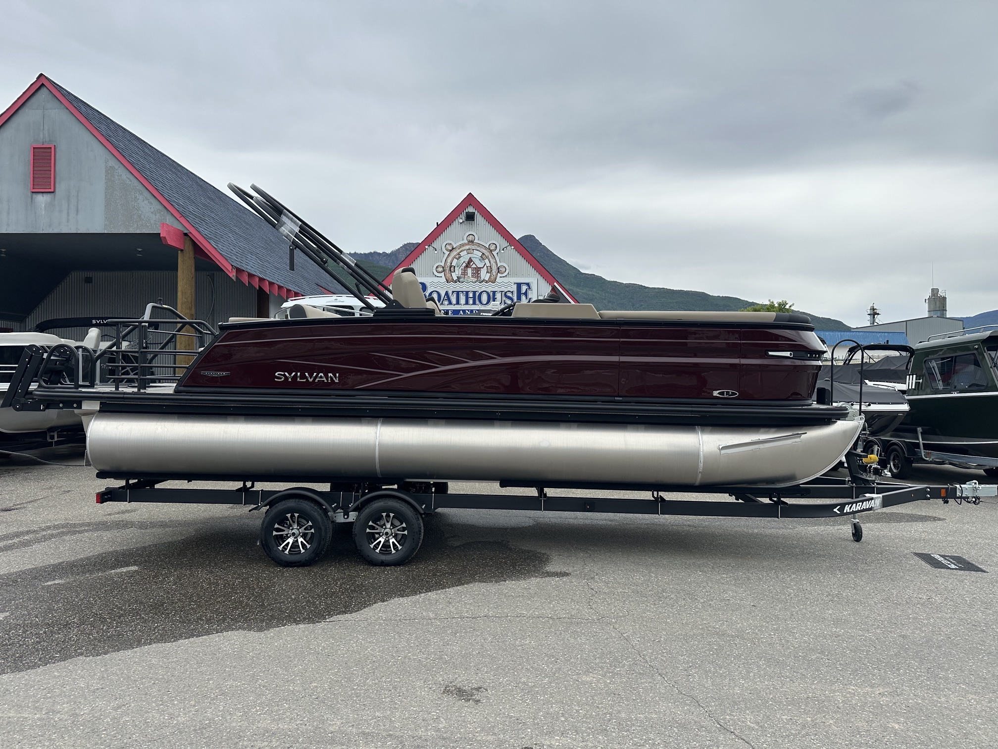 NEW 2026 SYLVAN L-3 ULZ PLATINUM - Boathouse Marine