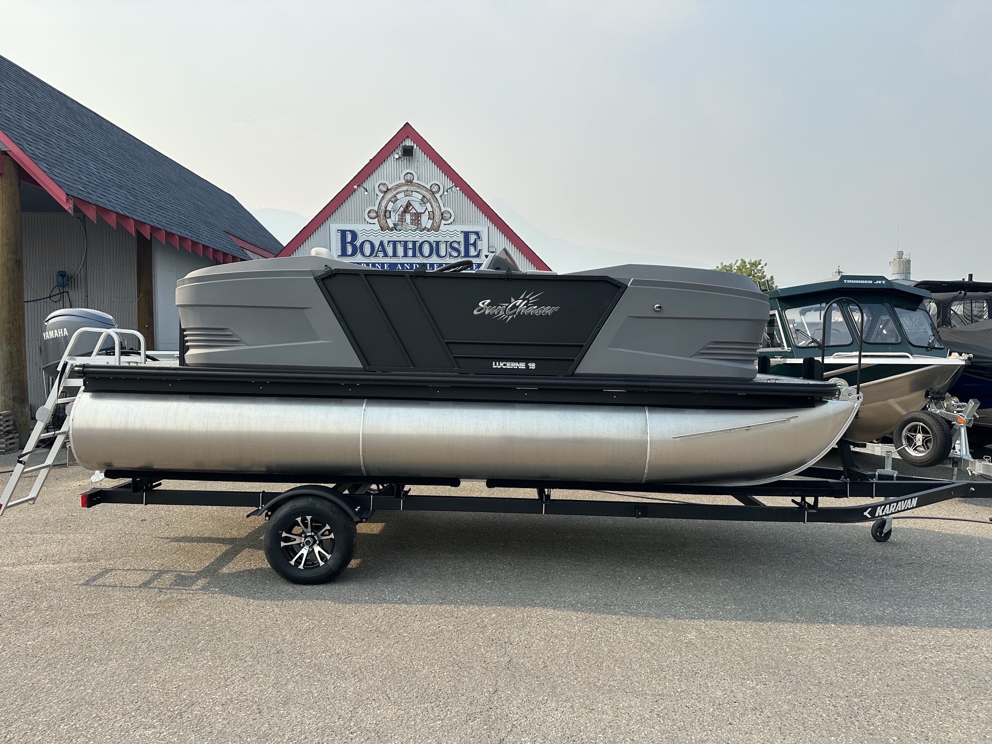 NEW 2027 SUNCHASER LUCERNE 18 LR - Boathouse Marine