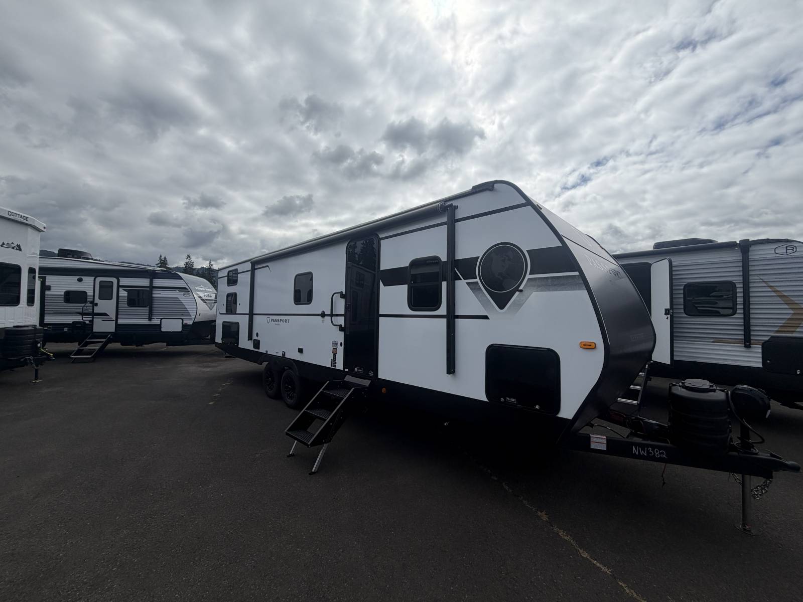 NEW 2026 KEYSTONE RV PASSPORT CLASSIC 284QBCWE - Bobby Combs RV Centers